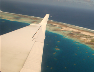 ATOLL-NEGO-NEGO Arrivee sur l'atoll de Nego-Nego en Polynesie Française